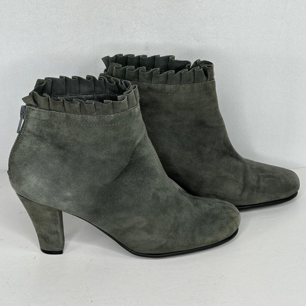 Aerosoles Greenish Gray Suede Ruffle Ankle Boots Back Zip Boho Chic‎ Sz 6.5